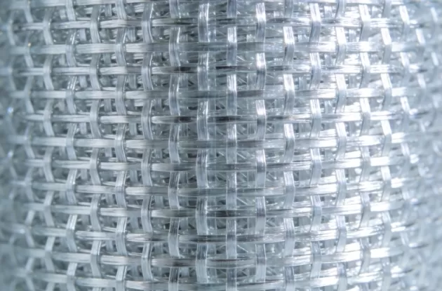 Kada vietoj susmulkinto sruogų kilimėlio naudoti stiklo pluošto susiūtą kilimėlį