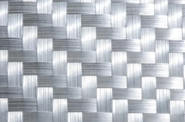 Kam stiklo pluošto šerdies kilimėlis naudojamas sumuštinių plokštėse?